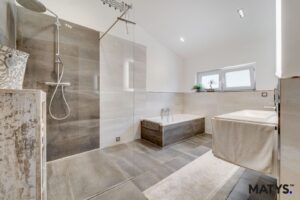 Badezimmer im 1. OG