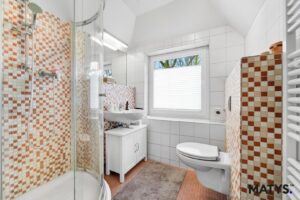 Badezimmer im Dachgeschoss