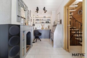 Wohnzimmer & Treppe